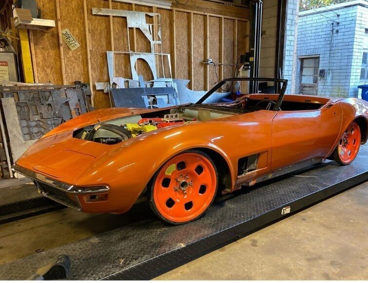 Hier ist das Guniwheel bei einer Restaurierung einer Corvette zu sehen.